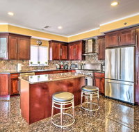 3BR Brooklyn Condo with Multiple Balconies! - Accommodation Alabama