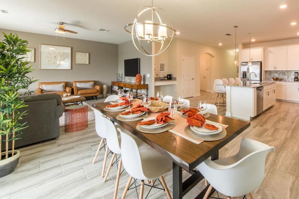 4811 Kings Amazing House With Game Room At Storey Lake - thumb 0