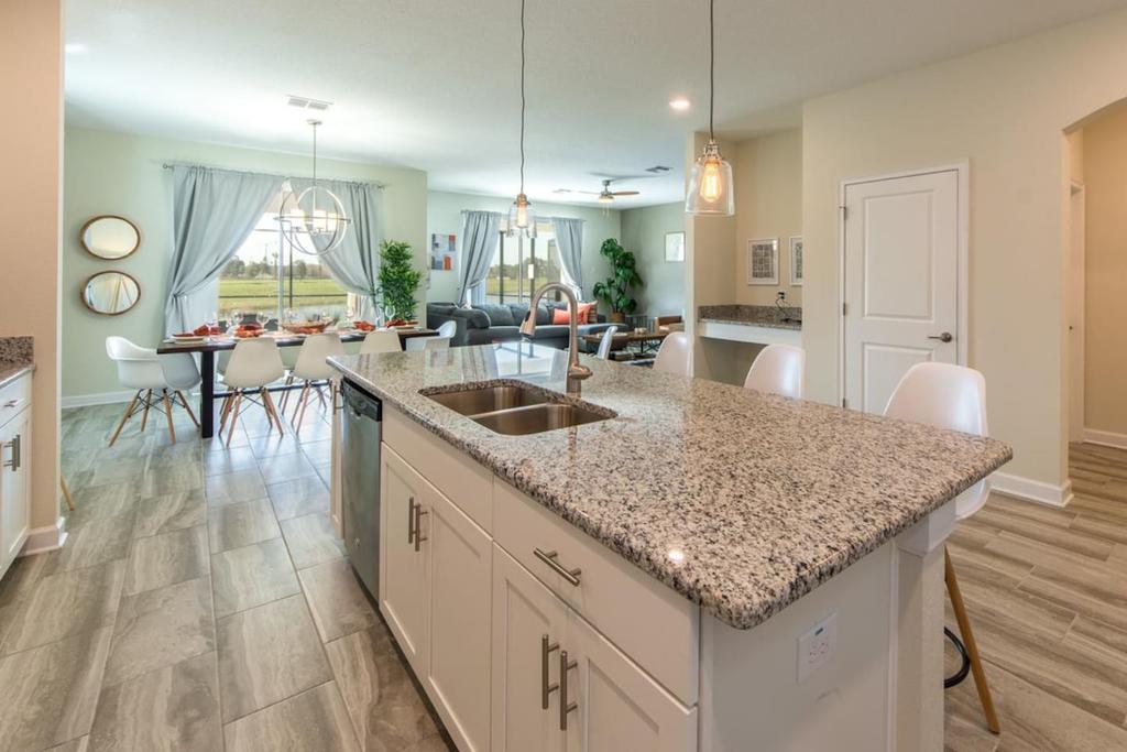 4811 Kings Amazing House With Game Room At Storey Lake - thumb 1