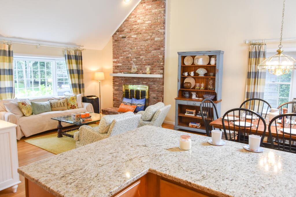 641 Walk To Nantucket Sound From Open Contemporary With Private Patio And Outdoor Shower - thumb 0