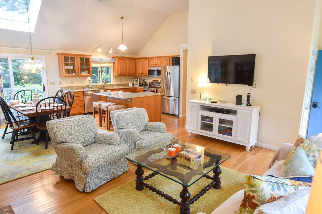 641 Walk To Nantucket Sound From Open Contemporary With Private Patio And Outdoor Shower - thumb 2