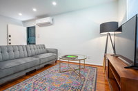 70s Retro Montrose w/Parking Coffee and Netflix Accommodation Alabama