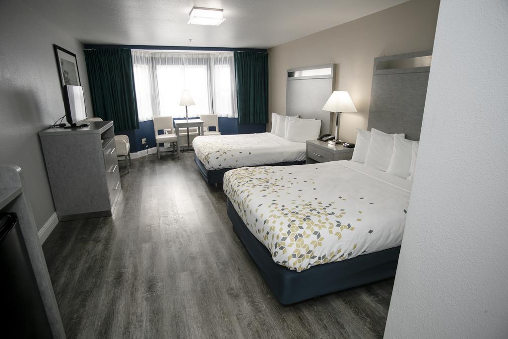 Anchor Beach Inn - thumb 0