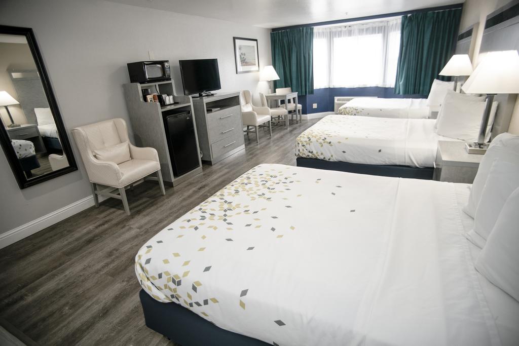 Anchor Beach Inn - thumb 3