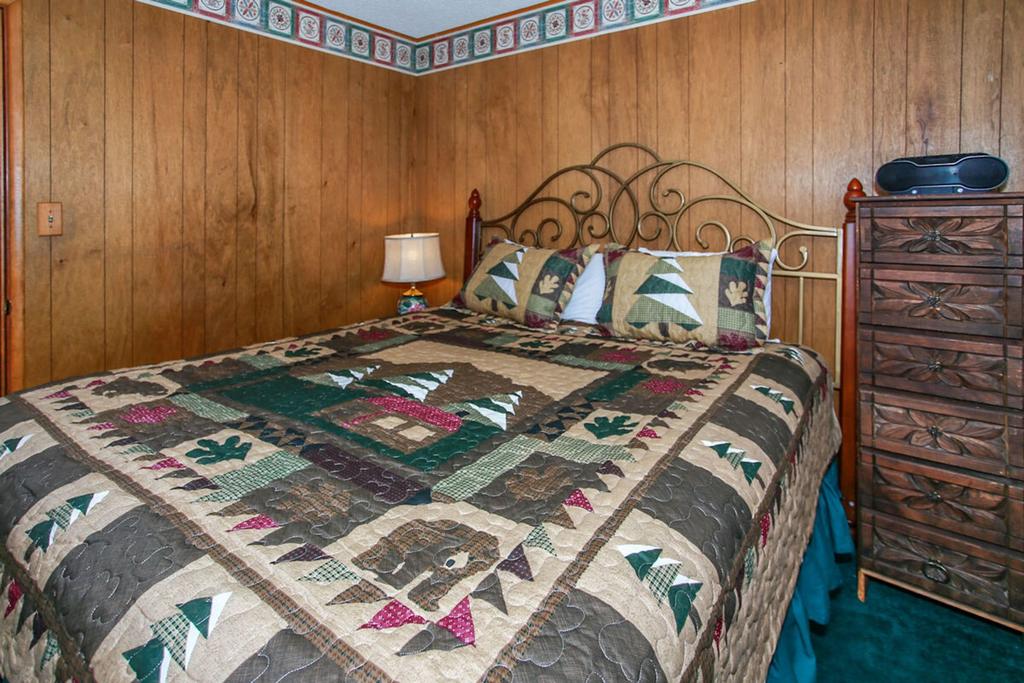 Avalon Hide Out-1336 By Big Bear Vacations - thumb 3