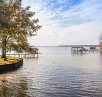 Bandera Bay - Modern and Spacious Log Cabin on the Lake - Accommodation Alabama