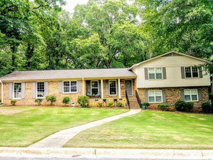 Beautiful 5 Bedroom, 3 Bathroom Single Family Home North Of Town!