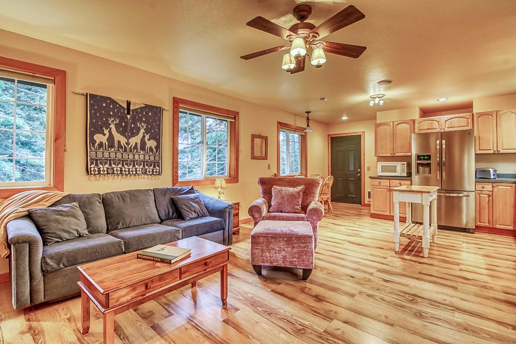 Big Horn Guest Cabin - thumb 3