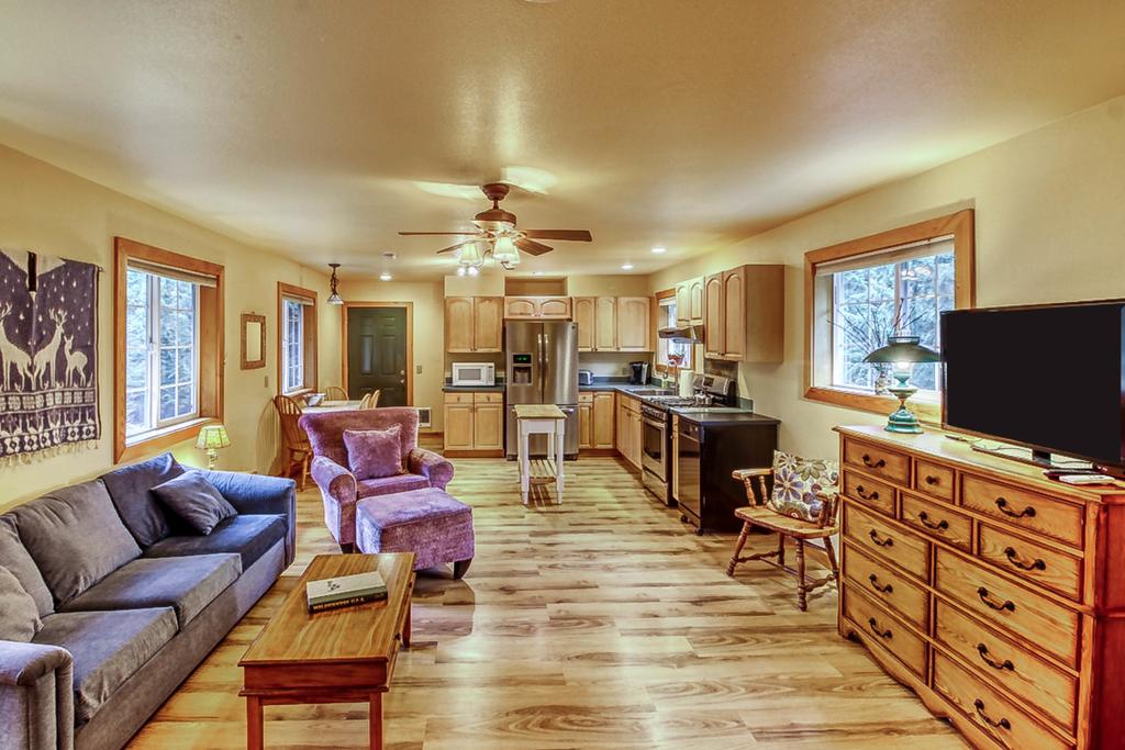 Big Horn Guest Cabin - thumb 1