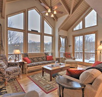 Black Bear Resort Cabin - 8 Mi to Blackwater Falls! - Accommodation Alabama