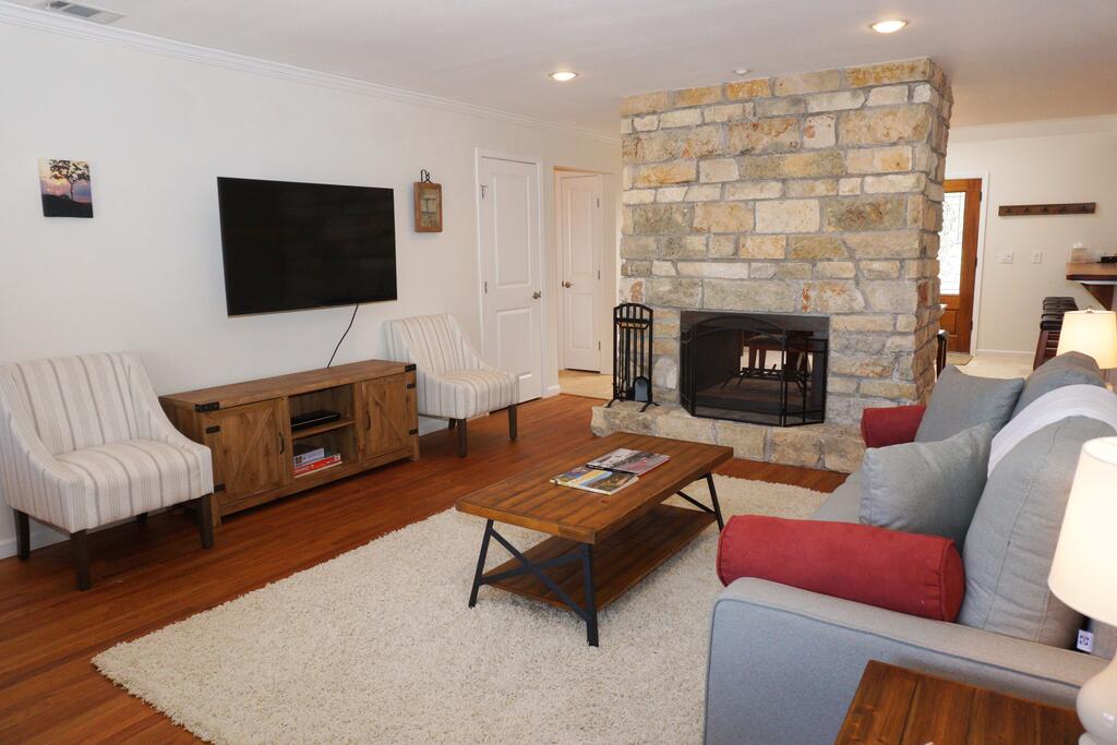 Blue Spring Retreat - thumb 2