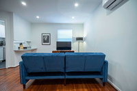 Bohemian Boutique Montrose w/Parking and Netflix Accommodation Alabama