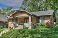 Bright Bungalow with Patio - Walk to Loose Park Accommodation Alabama