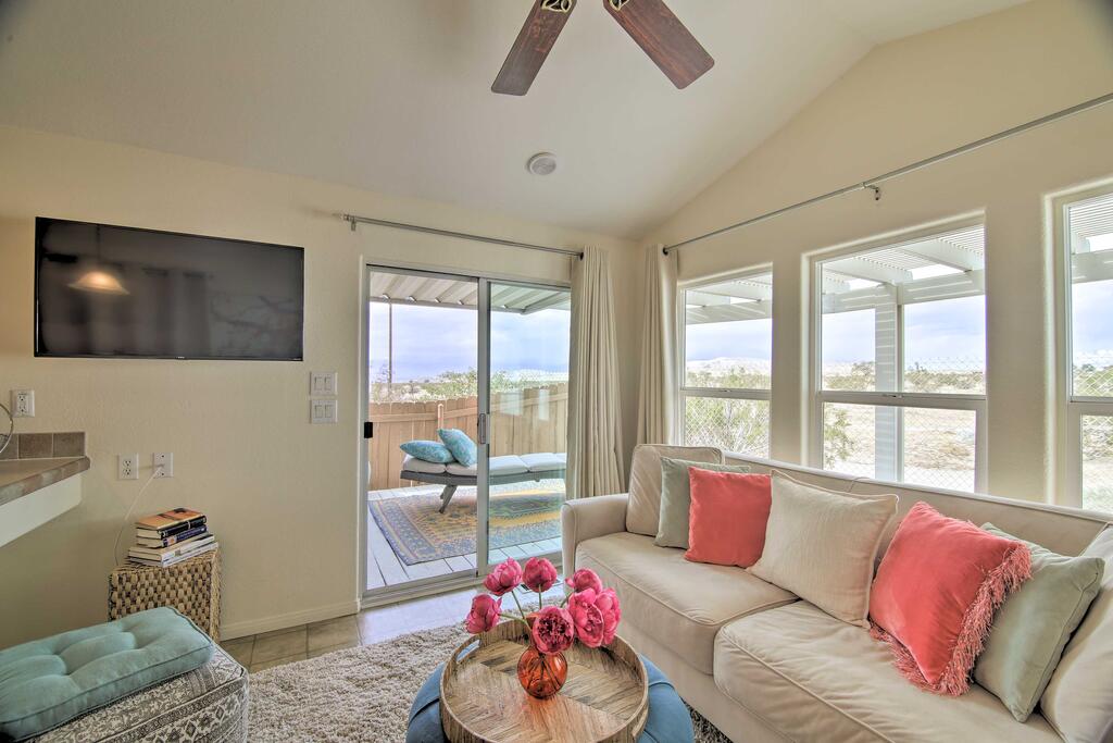 Bright Couple's Desert Escape In Sky Valley Resort - thumb 0