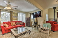 Bright Family Home with Spacious Yard and Mountain View Accommodation Alabama