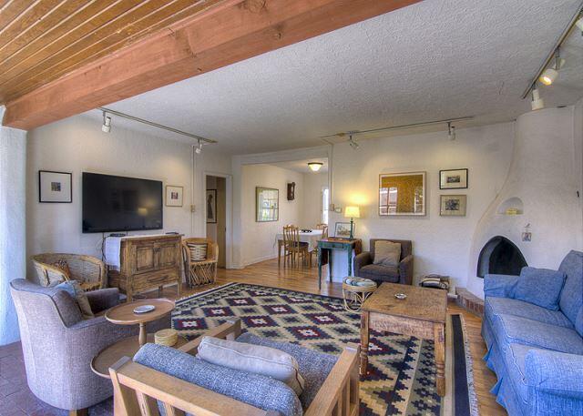 Casa Kearney, 3 Bedrooms, Sleeps 6, Wood Fireplace, WiFi, Yard, Grill - thumb 2