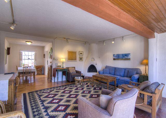 Casa Kearney, 3 Bedrooms, Sleeps 6, Wood Fireplace, WiFi, Yard, Grill - thumb 3