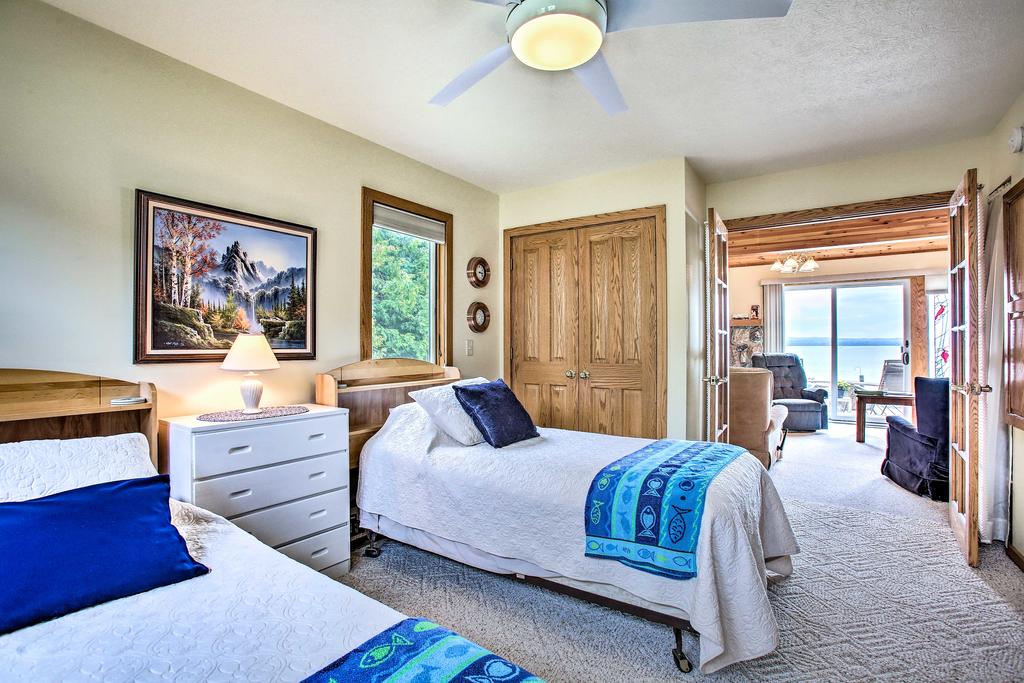 Cedar Cottage, Private Beach On Lake Leelanau - thumb 0