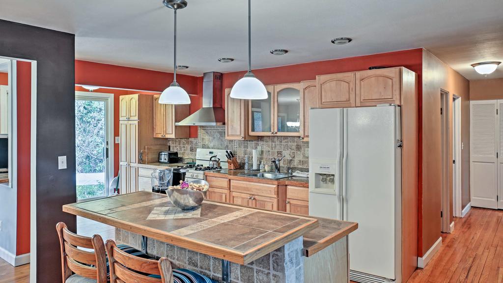 Charming Bay City House With Deck, Walk To Lake Huron - thumb 1