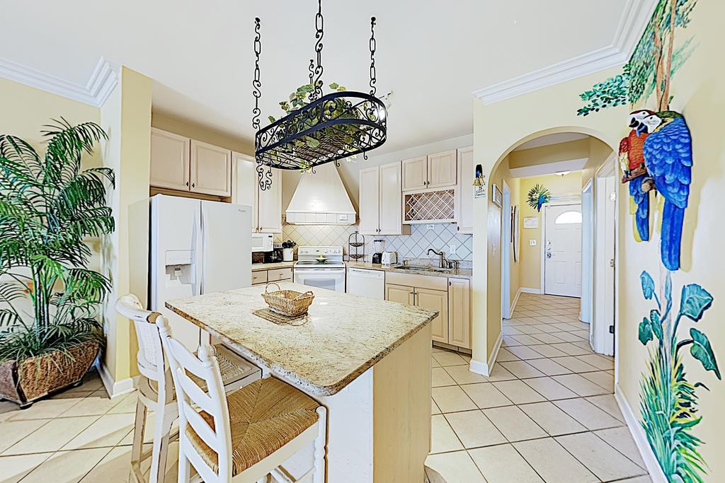 Chic Beachside Condo W/ Pool & Bayfront Balcony Condo - thumb 2