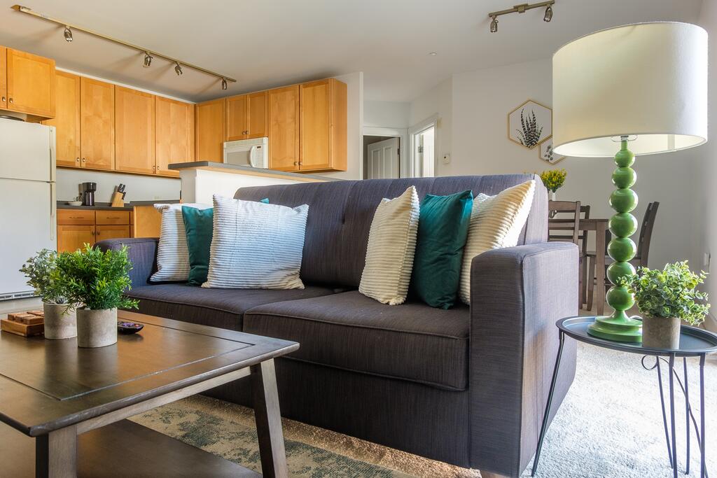 Classic 1BR Apt Walk To Everything - thumb 0