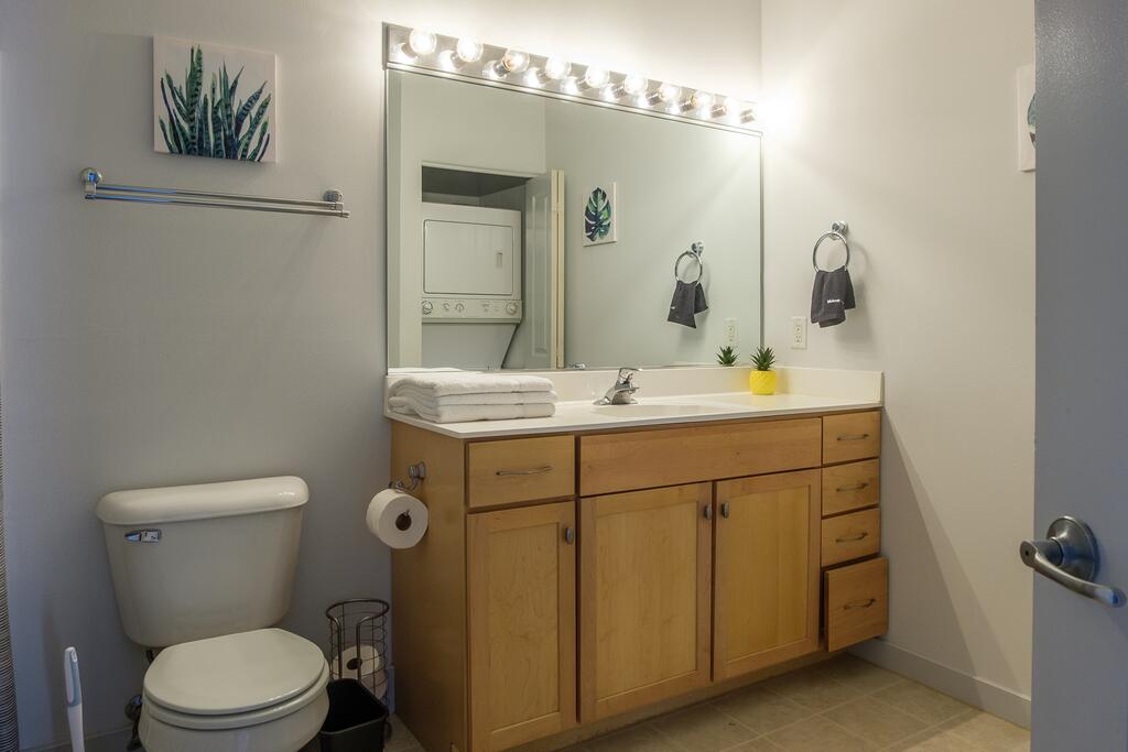 Classic 1BR Apt Walk To Everything - thumb 3