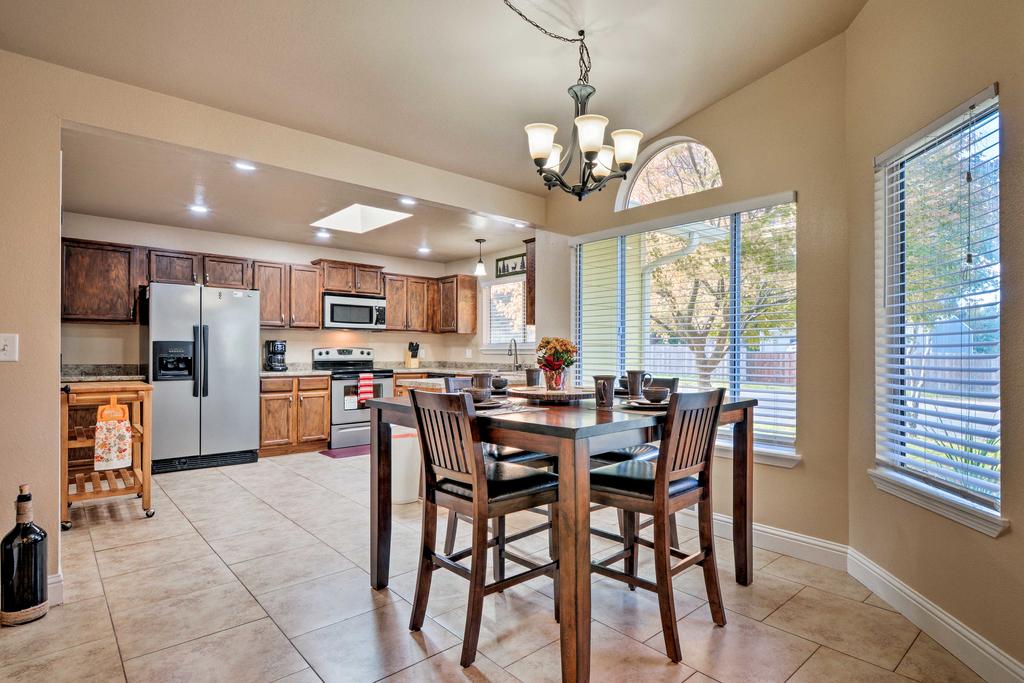 Coastal Retreat Near Redwoods And 2 Miles To Beach! - thumb 2