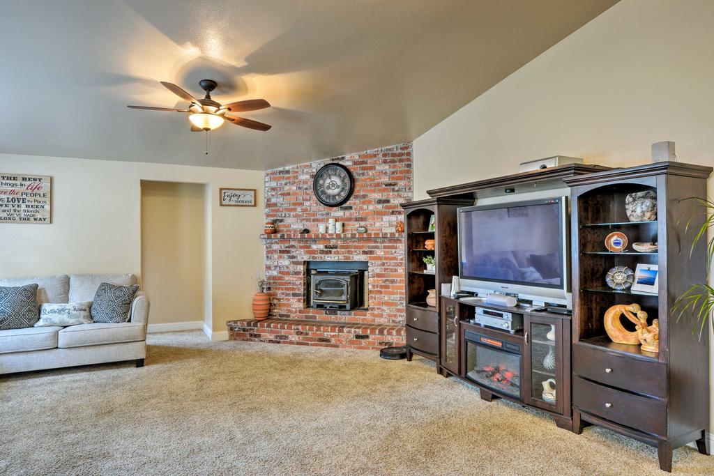 Coastal Retreat Near Redwoods And 2 Miles To Beach! - thumb 1