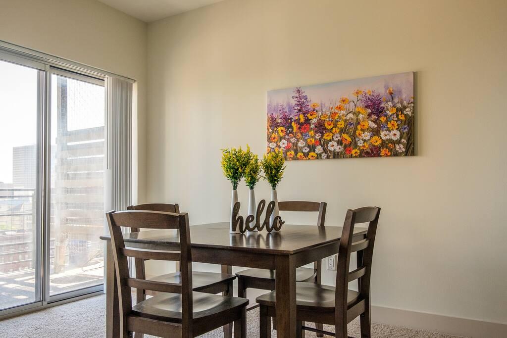 Colorful 2BR Apt Near The Lake - thumb 1