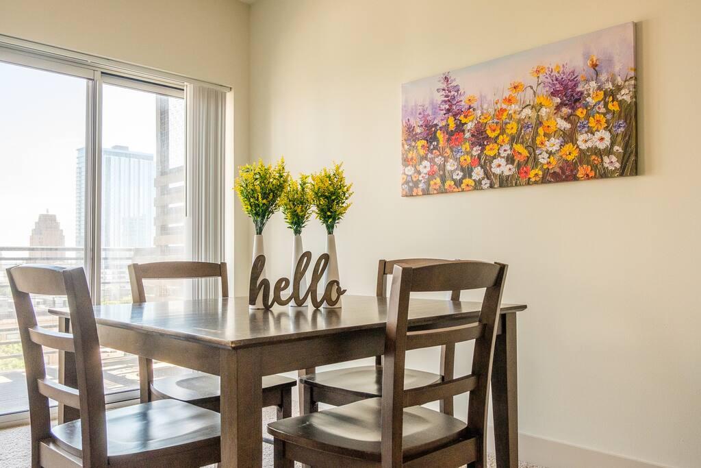 Colorful 2BR Apt Near The Lake - thumb 3