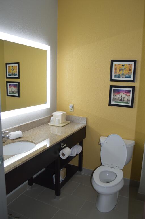 Comfort Inn & Suites Selma Near Randolph AFB - thumb 1