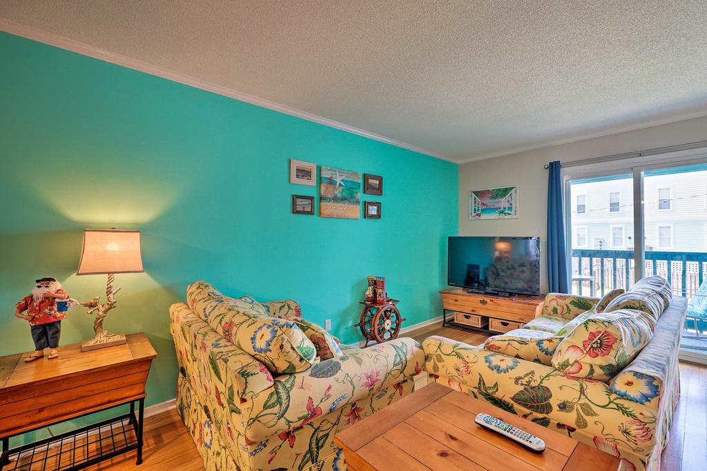 Condo With Balcony & Pool Less Than 2 Mi To Carolina Beach! - thumb 2