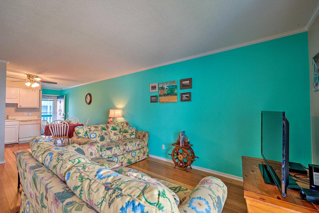 Condo With Balcony & Pool Less Than 2 Mi To Carolina Beach! - thumb 3