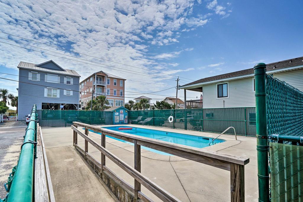 Condo With Balcony & Pool Less Than 2 Mi To Carolina Beach! - thumb 1