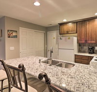 Condo with Screened Porch on Lake of the Ozarks! - Accommodation Alabama