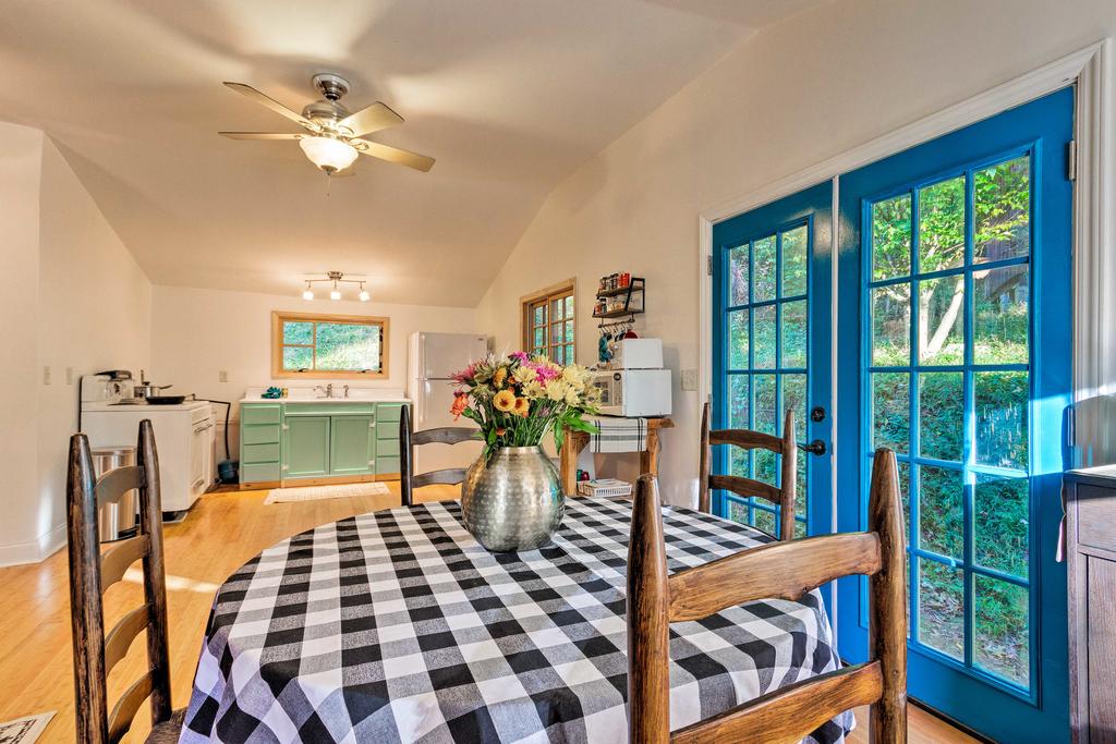 Cozy & Charming Asheville Cabin - 5 Mi To Downtown! - thumb 2