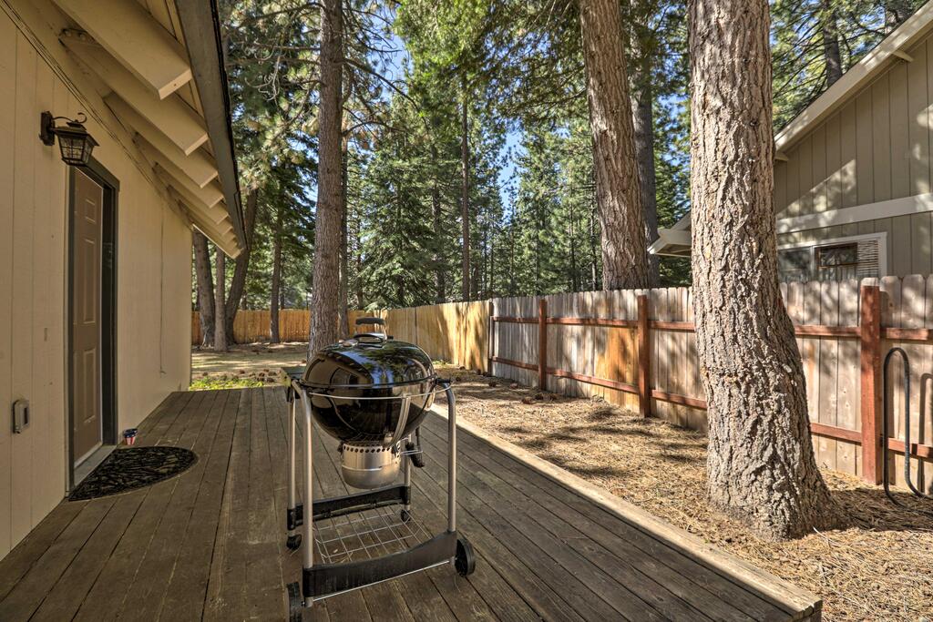 Cozy Cabin With Large Yard, 6 Mi To Lake Tahoe! - thumb 2
