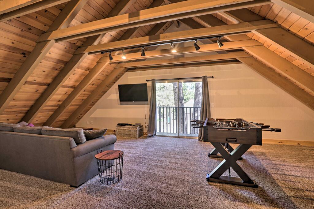 Cozy Cabin With Large Yard, 6 Mi To Lake Tahoe! - thumb 1