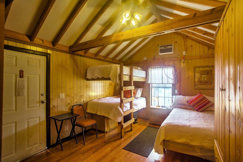 Cozy Everglades City Studio Cabin - Steps To Bay! - thumb 2