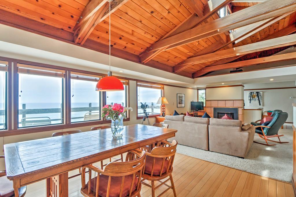 Cozy Irish Beach House With Hot Tub & Ocean Views! - thumb 2