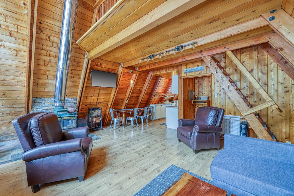 Cozy Mountain Escape In The Sierras - thumb 2