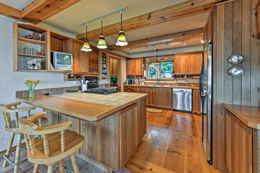 Custom Guemes Home W/ Spectacular Water Views! - thumb 3