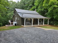 Cute Cottage Above The Creek Farmhouse Accommodation Alabama