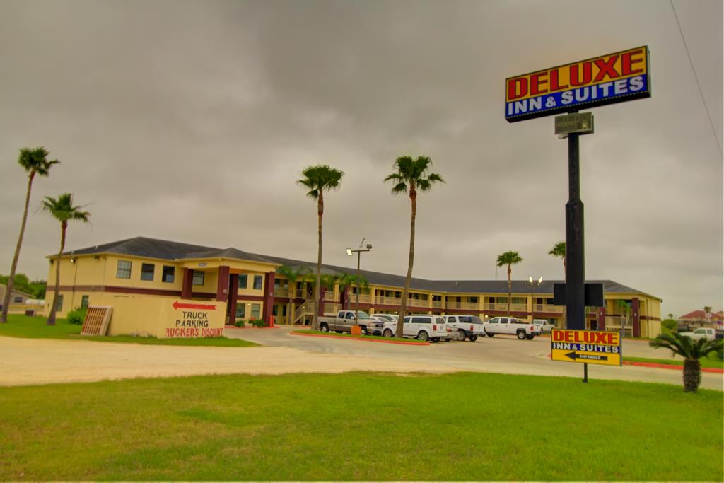 Deluxe Inn And Suites - thumb 0