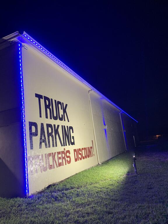 Deluxe Inn And Suites - thumb 2