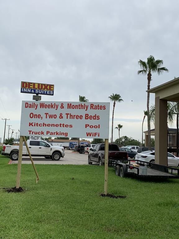 Deluxe Inn And Suites - thumb 1