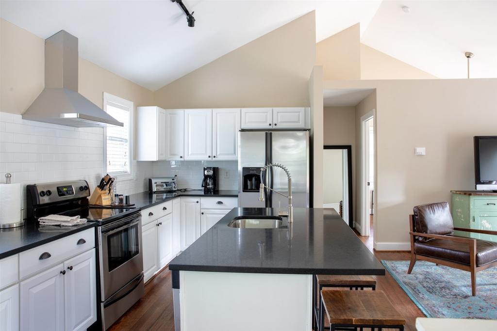 Downtown Charlottesville Carriage House - thumb 2