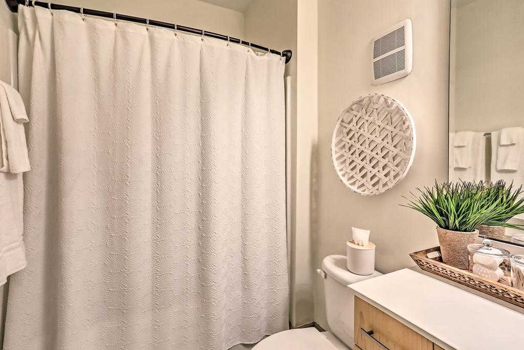 Downtown Condo Half Mi To The Wilmington Riverwalk! - thumb 0