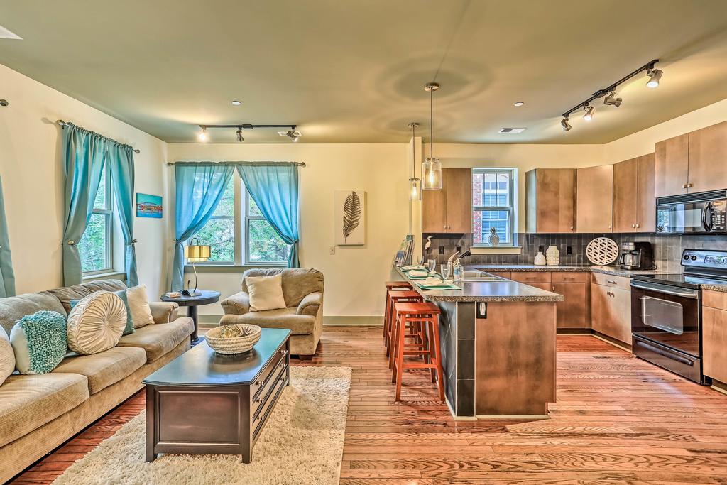 Downtown Condo Half Mi To The Wilmington Riverwalk! - thumb 2