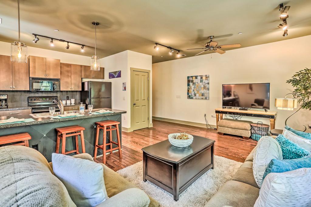 Downtown Condo Half Mi To The Wilmington Riverwalk! - thumb 1